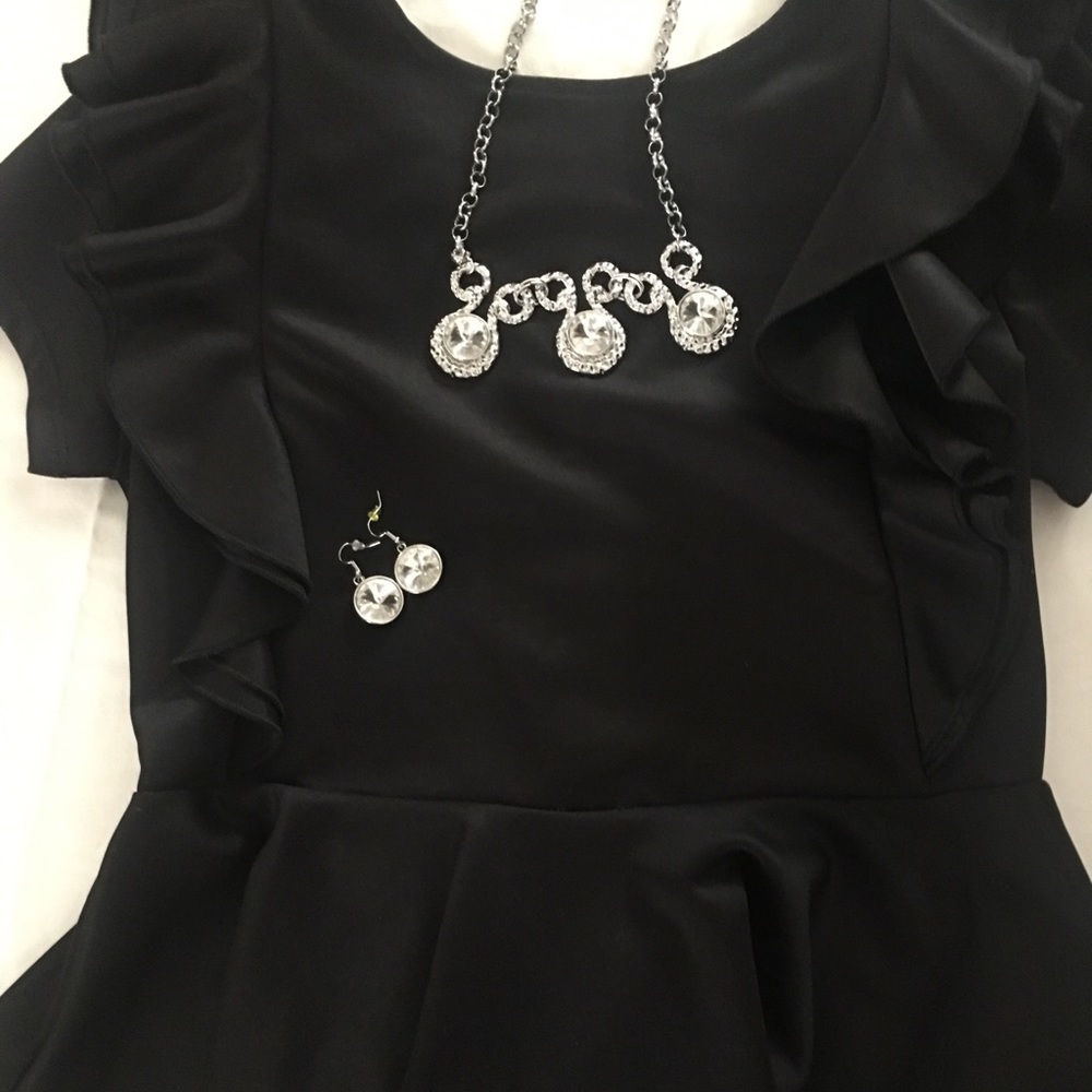 It Girl XL Black V-Neck short sleeve blouse